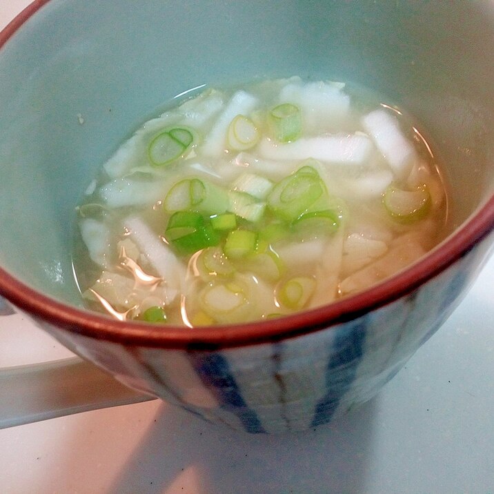 液味噌で　白菜とかにかまと葱のお味噌汁